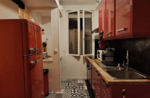 11th Arrondissement Apartment | Appartement Avec Cour et Salle de Projection au Coeur de Ménilmontant