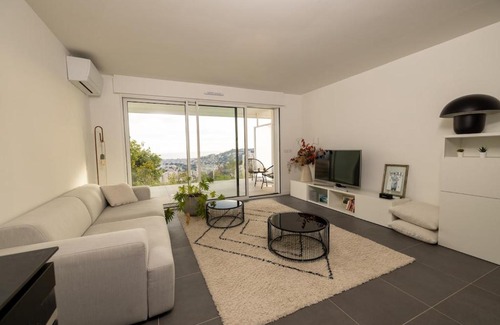 Nice Apartment | Appartement avec vue mer, terrasse privée et piscine