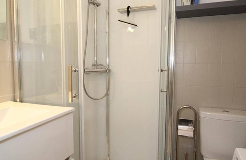 Balaruc-les-Bains Apartment | Appartement Balaruc-les-Bains, 1 pièce, 2 personnes - FR-1-553-128