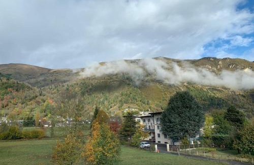 Saint-Lary-Soulan Apartment | Appartement centre-ville Saint-Lary vue montagne