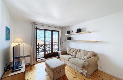 Chamonix City Centre Apartment | Appartement Chamonix Centre, 4 Pers, 2 Ch. avec Balcon, Parking, Proche Téléphérique et Remontées - FR-1-507-24