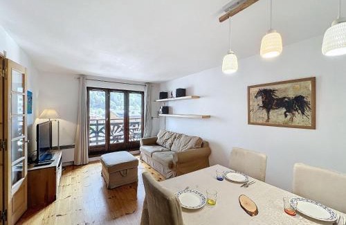Chamonix City Centre Apartment | Appartement Chamonix Centre, 4 Pers, 2 Ch. avec Balcon, Parking, Proche Téléphérique et Remontées - FR-1-507-24