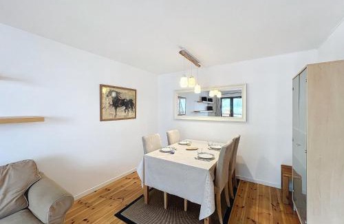 Chamonix City Centre Apartment | Appartement Chamonix Centre, 4 Pers, 2 Ch. avec Balcon, Parking, Proche Téléphérique et Remontées - FR-1-507-24