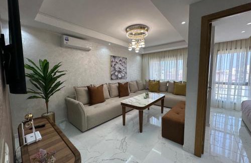 Luxus Apartment | Appartement chic , 3 chambres , proche centre-ville -plage -aéroport, parking privé
