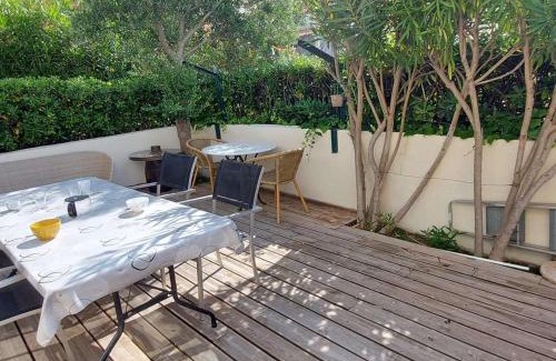 Le Grau-dʼAgde Apartment | Appartement climatisé 3 pièces, 6 pers, terrasse, BBQ, parking privé, à 100 m de la plage - FR-1-423-253