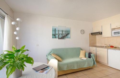 Saint-Raphael Apartment | Appartement climatisé avec terrasse, à 50m de la plage et proche commerces, gare et centre-ville. - FR-1-466A-9