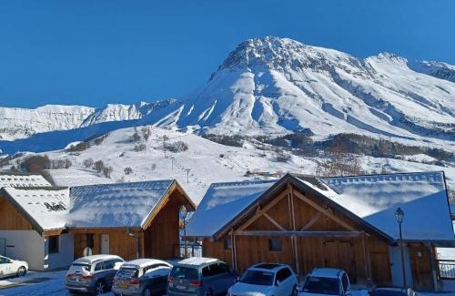 Albiez-le-Vieux Apartment | Appartement confortable, 300m des pistes et commerces, balcon sud, parking, animaux acceptés - FR-1-618-14