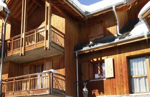 Albiez-le-Vieux Apartment | Appartement confortable, 300m des pistes et commerces, balcon sud, parking, animaux acceptés - FR-1-618-14