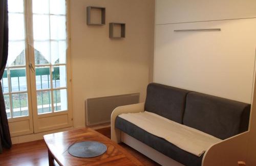 La Roche-Posay Apartment | Appartement Confortable Proche des Thermes avec Balcon et Wifi - FR-1-541-53