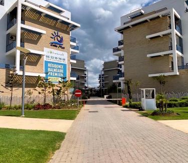 Martil Apartment | Appartement confort - Piscines, Plage 300m, Résidence fermée