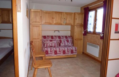 Saint-Jean-dʼAulps Apartment | Appartement cosy 6 pers. proche pistes avec balcon, casier à skis et parking couvert - FR-1-573-32