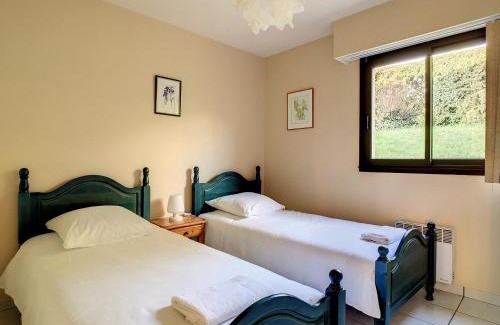 Crozon Apartment | Appartement cosy à Crozon, à 180m de la plage du Portzic, avec jardin clos et vue mer - FR-1-370-68