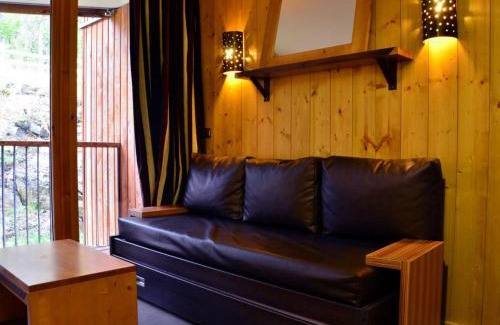 Montchavin Apartment | Appartement cosy à Montchavin, ski au pied, 2 pièces, terrasse, parking inclus, proche commerces. - FR-1-329-11