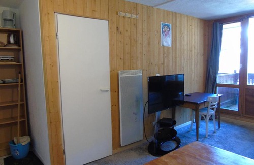 Valfrejus Apartment | Appartement cosy 3 pièces pour 6 pers. à Valfréjus, proche télécabine et commerces, avec balcon - FR-1-561-65