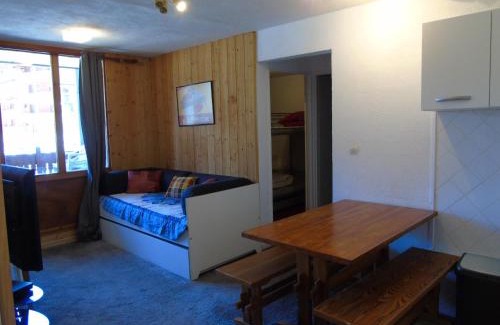 Valfrejus Apartment | Appartement cosy 3 pièces pour 6 pers. à Valfréjus, proche télécabine et commerces, avec balcon - FR-1-561-65