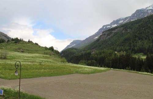 Lanslevillard Apartment | Appartement cosy 6 personnes proche des pistes à Val Cenis avec balcon, WiFi et parking sous-sol - FR-1-508-214