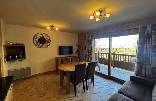 Les Carroz-d'Araches Apartment | Appartement cosy 6 personnes avec garage, terrasse et wifi au cœur du village, proche pistes et commerces - FR-1-572-251