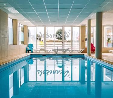 Plougonvelin Apartment | Appartement Cosy, terrasse vu mer, piscine, Sauna - WarmHouse