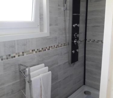 Belle-Isle-en-Terre Apartment | Appartement d'une chambre avec jardin clos et wifi a Belle Isle en Terre