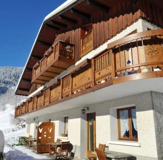 Champagny-en-Vanoise Apartment | Appartement de 4 chambres a Champagny en Vanoise a 400 m des pistes avec jardin clos et wifi