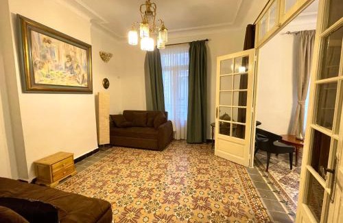 Algiers Apartment | Appartement Dans Immeuble Haussmanien