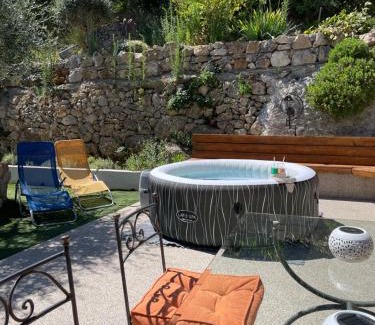 Carros Apartment | Appartement dans villa 4 personnes avec jacuzzi au calme