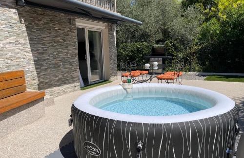Carros Apartment | Appartement dans villa 4 personnes avec jacuzzi au calme