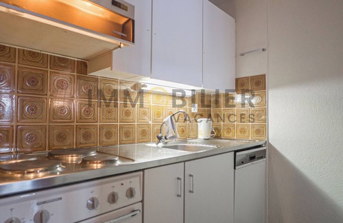 Chandolin Apartment | Appartement de 3 pièces situé au 1er étage dans la résidence Les Roches, idéal pour 4 à 6 personnes.