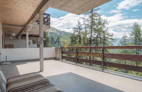 Chandolin Apartment | Appartement de 3 pièces situé au 1er étage dans la résidence Les Roches, idéal pour 4 à 6 personnes.
