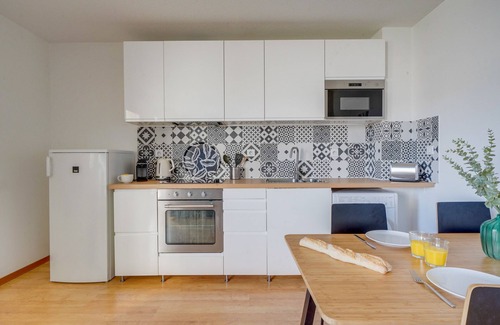 Bastide-Brazza Apartment | Appartement de 30 m2 - 5 min de Bordeaux - Terrasse - Parking Gratuit