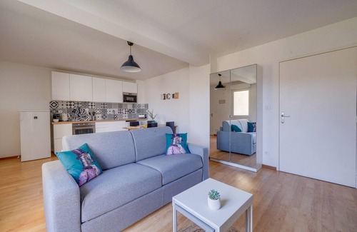 Bastide-Brazza Apartment | Appartement de 30 m2 - 5 min de Bordeaux - Terrasse - Parking Gratuit