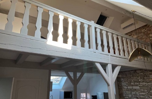 Givry Apartment | Appartement de Charme et Spacieux, Équipé de la Climatisation et D'un Sauna