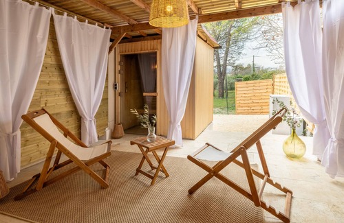 Ales Apartment | Appartement de Prestige Pour Couple- Avril/été- Spa, Sauna, Terrasse- Alès/gard