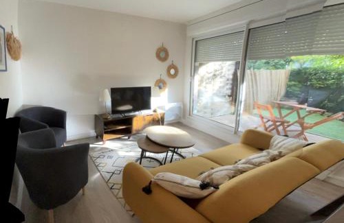 Saint-Vincent Apartment | Appartement en centre ville avec cour face au parc pasteur