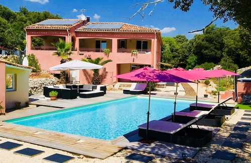 Puechabon Apartment | Appartement en Chambres D'hôtes, Piscine, Jacuzzi, Proche St Guilhem le Désert