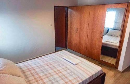 Lome Apartment | Appartement F4 Climatisé niveau Etage à Totsi près de la maison ADEBAYOR