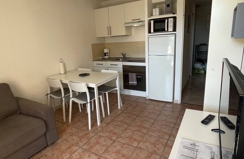 Bormes-Les-Mimosas Apartment | Appartement a 5 Minutes de la Belle Plage de la Favière