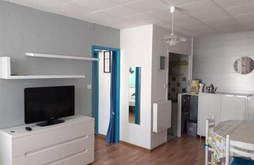 Saint-Hilaire-de-Riez Apartment | Appartement 2 pièces avec terrasse et véranda, à 200 m de la plage, commerces et pistes cyclables - FR-1-324A-22