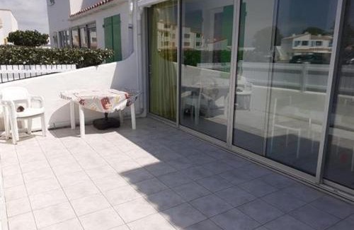 Saint-Hilaire-de-Riez Apartment | Appartement 2 pièces avec terrasse et véranda, à 200 m de la plage, commerces et pistes cyclables - FR-1-324A-22