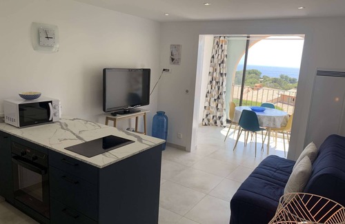 Saint-Mandrier-sur-Mer Apartment | Appartement vue Mer, Tout Confort, Dans Résidence Avec Piscine, Tennis, Boulodrome.