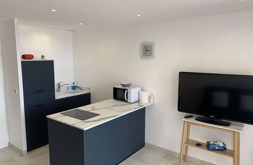 Saint-Mandrier-sur-Mer Apartment | Appartement vue Mer, Tout Confort, Dans Résidence Avec Piscine, Tennis, Boulodrome.