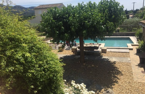Cavaillon Apartment | Appartement Indépendant Avec Piscine vue Luberon