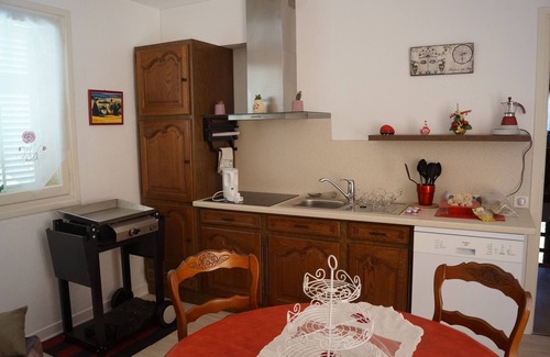 Drap House | Appartement Indépendant à L'étage Dans une Villa