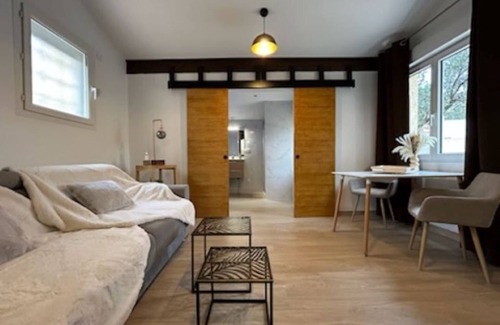 Quartier des Espesses Apartment | Appartement +jacuzzi Privé 5 min du Centre à Nîmes"escale des Sens Institut"