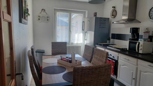La Maurienne Apartment | APPARTEMENT, LA ROUTE DES GRANDES ALPES , 6 couchages, GARAGE pour motards, cyclistes, POSSIBILITÉ de studios supplémentaires, si plus de 6 pers