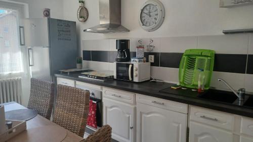 La Maurienne Apartment | APPARTEMENT, LA ROUTE DES GRANDES ALPES , 6 couchages, GARAGE pour motards, cyclistes, POSSIBILITÉ de studios supplémentaires, si plus de 6 pers
