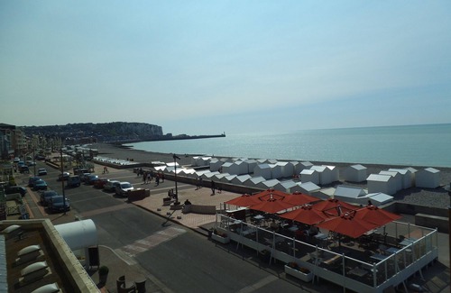 Mers-les-Bains Apartment | Appartement LE Large Face MER et Plage Avec Balcon
