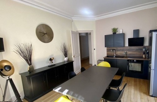 Poincare - Foch - Anatole France - Croix de Bourgogne Apartment | Appartement Luxe ****-Apartment-Deluxe-Mobility bath-City View