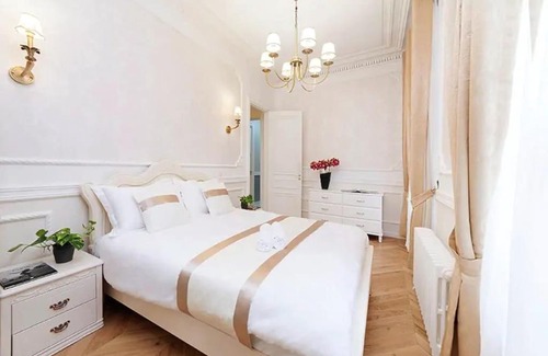 Chaussee-d'Antin Apartment | Appartement Luxueux 250m2 - 7 chambres- Climatisé