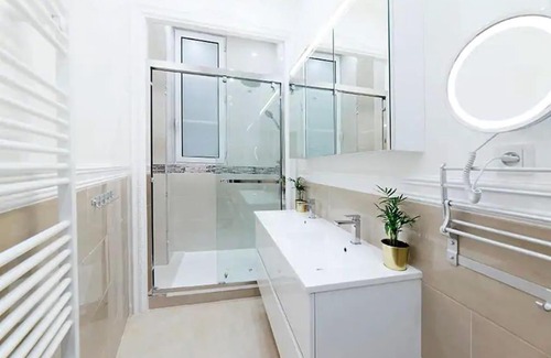 Chaussee-d'Antin Apartment | Appartement Luxueux 250m2 - 7 chambres- Climatisé
